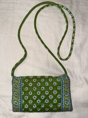 Vera Bradley Green Apple Daisy Wallet and Convertible Cross Body Bag